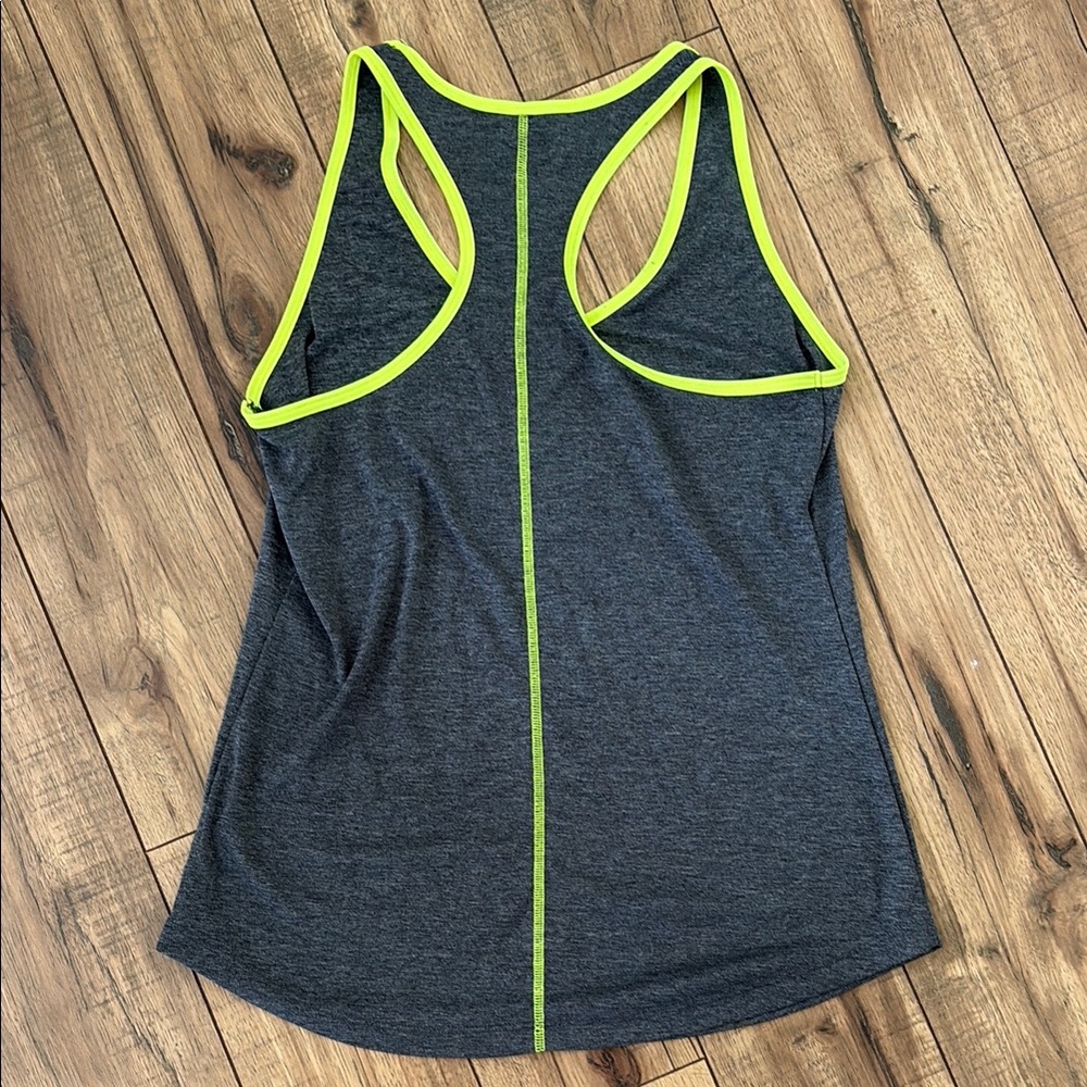 Old Navy Activewear Tank - Picture 6 of 6